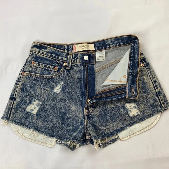 Levi’s 505 Women’s 31 Non Stretch Distressed Regular Fit Cut Off Denim Short - Picture 5 of 11